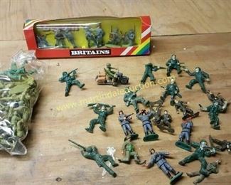 vintage plastic soldiers