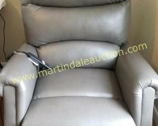 lift chair, like new condition 