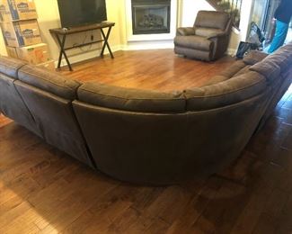Laramie Floored Reclining Sectional Sofa - In Great Condition - Retail $2200