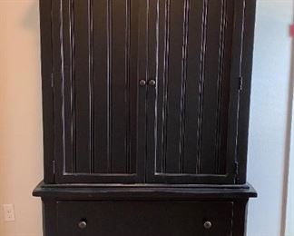 $100, tv armoire.
~~~ TO PURCHASE OR INQUIRE ABOUT THIS ITEM - SEND A TEXT TO 251.525.0966.