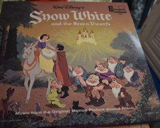 Vintage 1968 Walt Disney Snow White and the Seven Dwarfs Vinyl Record LP DQ-1201
Pre-Owned