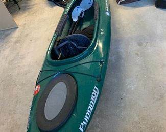 Nice one seater kayak with paddle