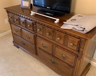 Dresser and small tv 