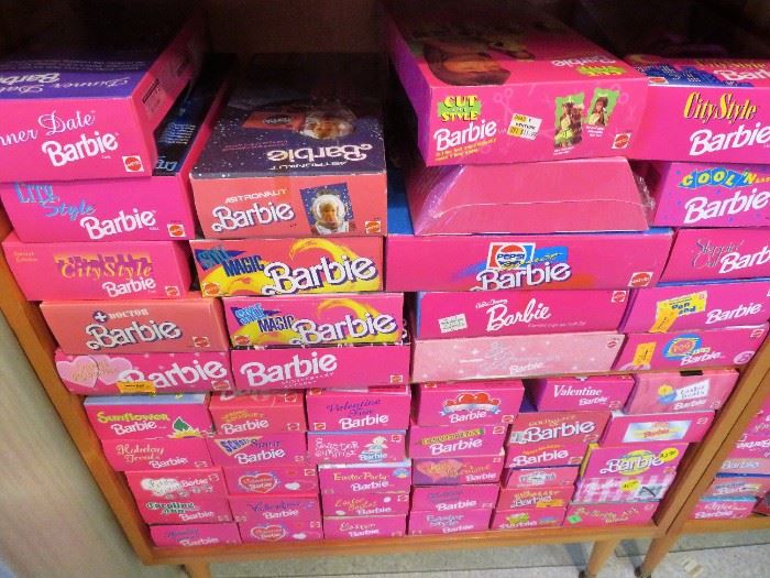 MOUNTAINS OF BARBIE AND ALL HER FRIENDS TO CHOOSE FROM