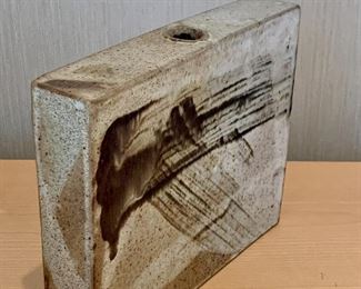 detail - small hole in top