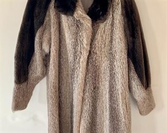 Item 125:  Women's Vintage Roberts/Neustadter Short Fur coat with Sheared mink collar and shoulders: $275