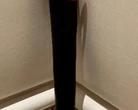 detail - comes in own leather carrying case with bakelite handle