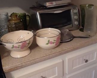 Collander and mixing bowls