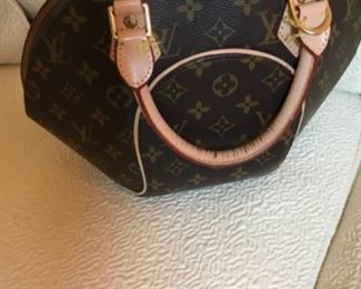 AUTHENTICATED Louis Vuitton purse. Monogram Ellipse.  Normal wear to leather at upper inside of handles - not cracked. $500. GREAT CHRISTMAS GIFT