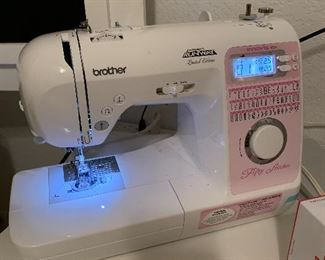 BROTHER INNOVIS -NS40 PROJECT RUNWAY LIMITED EDITION COMPUTERIZED SEWING MACHINE `FIFTY STITCHES 