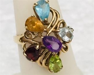 10k yellow gold gemstone ring, size 6, weighing 3.6g.  $320