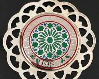 Large vintage LUNT sterling silver Christmas pendant or ornament, measuring 2 1/2" across and weighing 16.6g.  $50