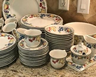 Set of Villeroy & Boch "Melina" dinnerware