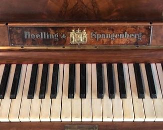 Beautiful early 20th century&nbsp;Hoelling & Spangenberg rosewood upright piano