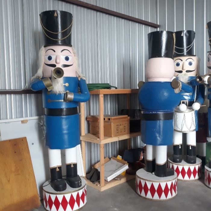 Available for pre-sale! 11 ft animatronic nutcrackers  $350 each or make offer for 2 or more. 
Call or email us to discuss pricing or place a bid. 