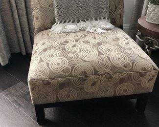 Fabric Gray swirl pattern occasional chair