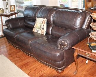 Very nice and comfy leather sofa