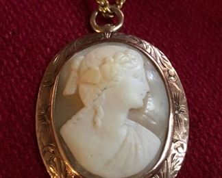10K Gold Victorian Shell Cameo Necklace