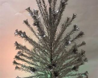7 Foot Aluminum Tree In Box, 100 Branches