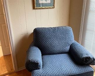 27. Two matching lamps and 2 old Louisiana plantation house prints.  adn one Floral print $95