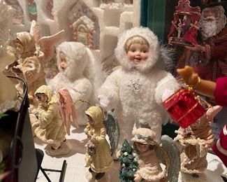 32. Table contents of Christmas items $95 all