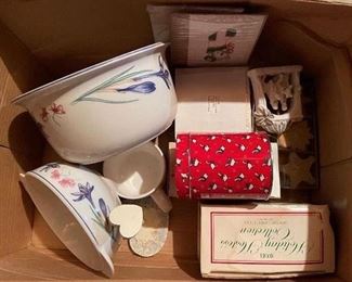 72. Trays, kitchen knives, tin boxes and more $15