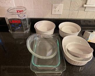 87. Vintage LANCE Cookie jar in glass, casseroles and pyrex dishes lot $76