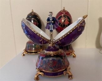 91. Mantle of smalls, decorative items $65