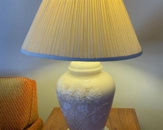 CLEARANCE !  $4.00 NOW, WAS $16.00................Pair of Lamps, shades dried out could use replacing (P198)
