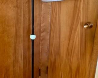 CLEARANCE!  $20.00 NOW, WAS $55.00.................Pretty Vintage Floor Lamp (P159)