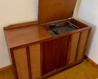 $60.00...............Motorola Solid State All Transistor AM/FM Stereo Tuner and Amplifier, working condition (P217) 