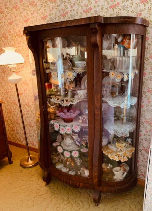 CLEARANCE  !  $350.00 NOW, WAS $800.00...............Beautiful Large Curved Glass Curio Cabinet (P326)