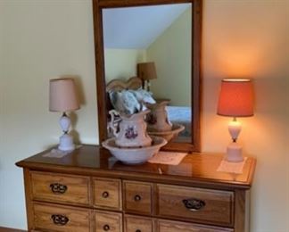 Broyhill Full Size Bedroom Set, Full Size Bed, 2 Nightstands and Dresser with Mirror (P402)