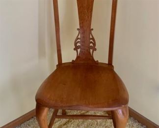 CLEARANCE  !  $15.00 NOW, WAS $40.00.................Antique Chair (P407)