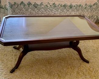 CLEARANCE  !  $15.00 NOW, WAS $40.00....................Coffee Table with glass top (P404)