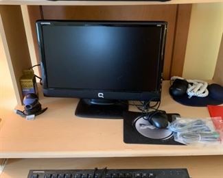 CLEARANCE  !  $15.00 NOW, WAS $45.00..................HP Printer, Computer, Keyboard, Camera (P408)