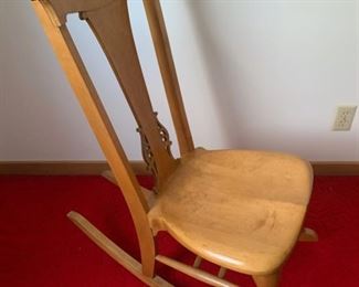 CLEARANCE  !  $15.00 NOW, WAS $45.00.................Antique Rocking Chair (P541)
