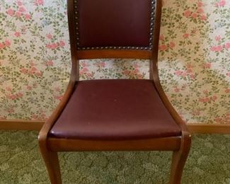 CLEARANCE  !  $6.00 NOW, WAS $20.00...............Chair (P568)