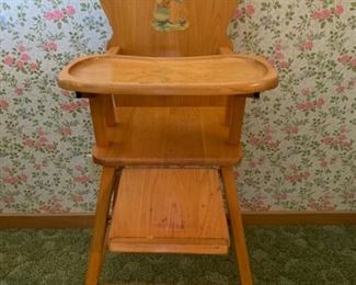 CLEARANCE  !  $6.00 NOW, WAS $25.00...............Vintage High Chair (P)