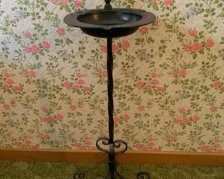 CLEARANCE  !  $6.00 NOW, WAS $25.00....................Black Iron Ashtray (P570)