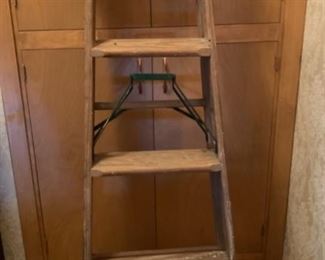 CLEARANCE  !  $8.00 NOW, WAS $30.00...............Vintage Wood Step Ladder (P574)