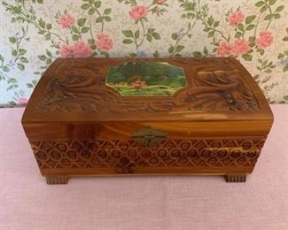 CLEARANCE  !  $6.00 NOW, WAS $15.00...............Jewelry Box (P721)