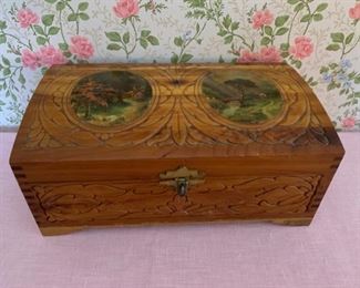 CLEARANCE  !  $6.00 NOW, WAS $20.00...............Jewelry Box (P723)