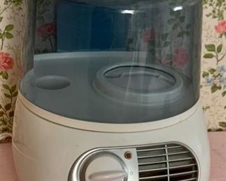 CLEARANCE !  $3.00 NOW, WAS $12.00...............Humidifier (P770)