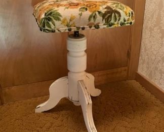 HALF OFF !  $12.50 NOW, WAS $25.00...............Piano Stool (P875)