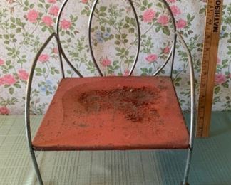 CLEARANCE  !  $6.00 NOW, WAS $25.00................Sweet Antique Childs or Doll Chair (P984)