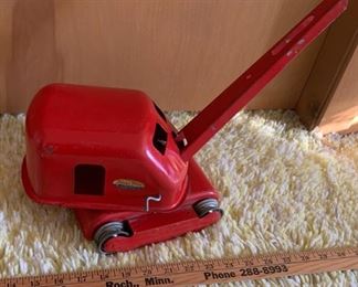CLEARANCE  !  $25.00 NOW, WAS $60.00...............Vintage Tonka Mound Metalcraft  Red Crane Toy (P1023)