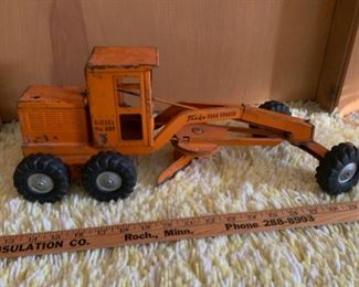 HALF OFF !  $30.00  NOW, WAS $75.00..................Tonka Road Grater, Diesel No 600 (P1022)