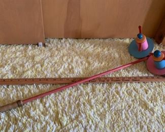 REDUCED!  $10.50 NOW, WAS $14.00................Vintage Push/Pull Toy (P1030)