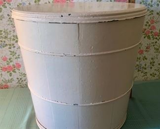 CLEARANCE  !  $6.00 NOW, WAS $25.00..............Primitive Antique painted bucket box (P1033)